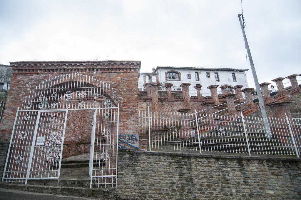 B&B I Colori Dell'Arcobaleno Belvedere Langhe Exterior photo