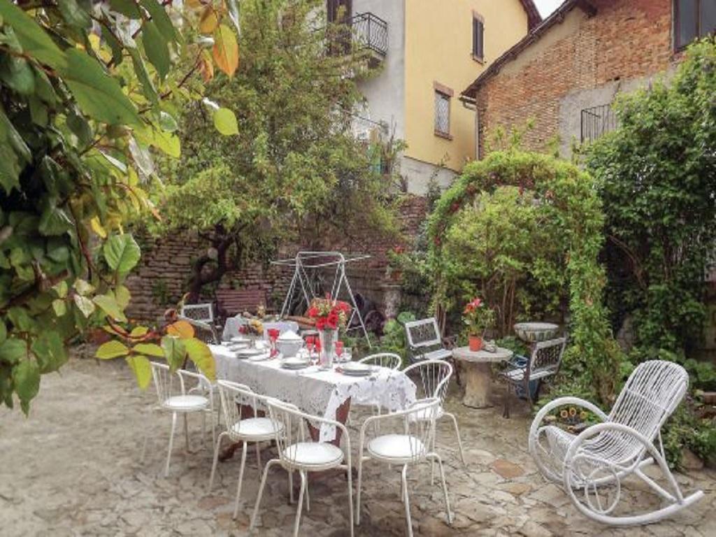 B&B I Colori Dell'Arcobaleno Belvedere Langhe Exterior photo